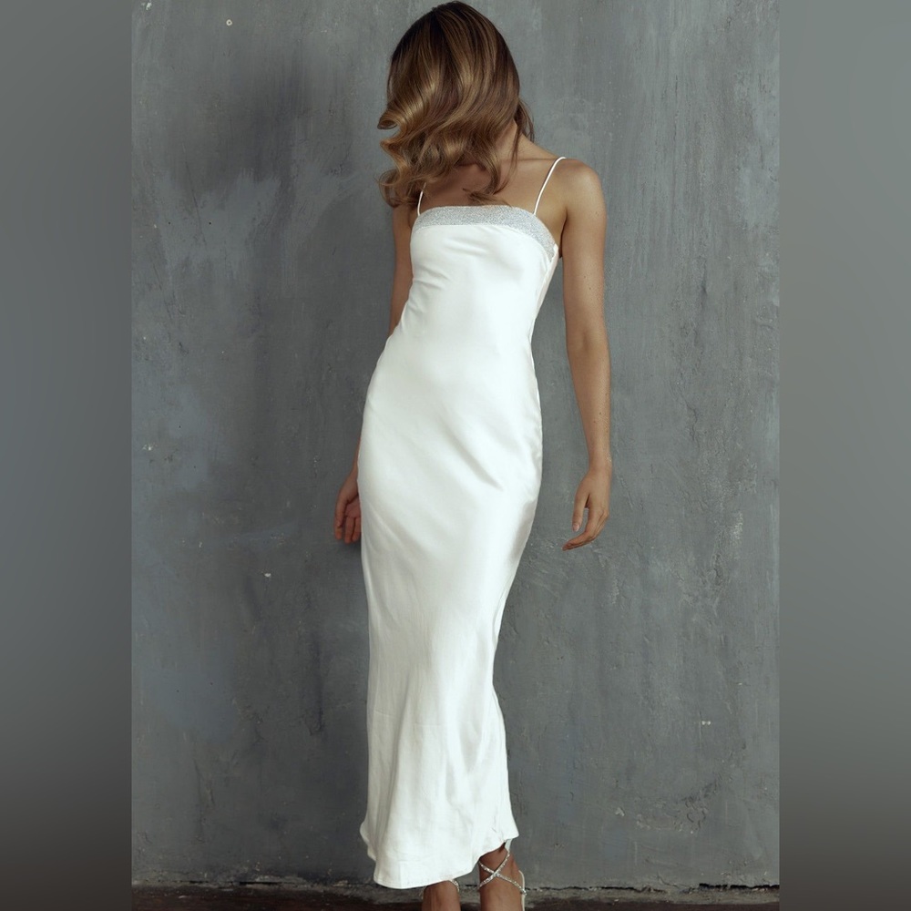 Selfie Leslie - MAKING HEADLINES DIAMANTE NECKLINE MAXI DRESS WHITE - size L